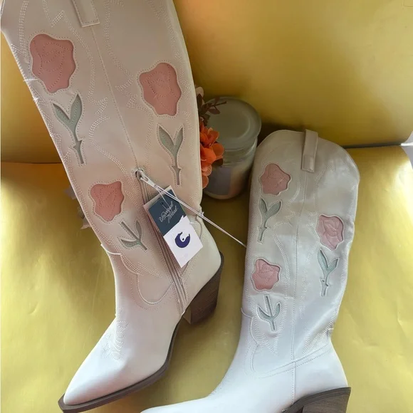 White Western Boots with Memory Foam - Picture 4 of 5